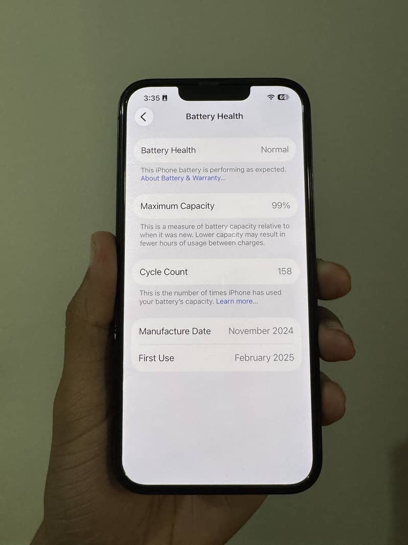 Apple iPhone 16e 7