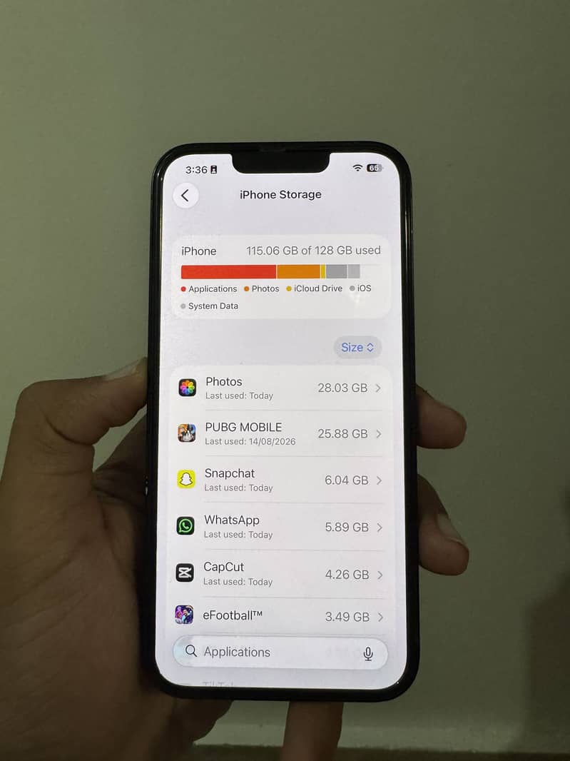 Apple iPhone 16e 9