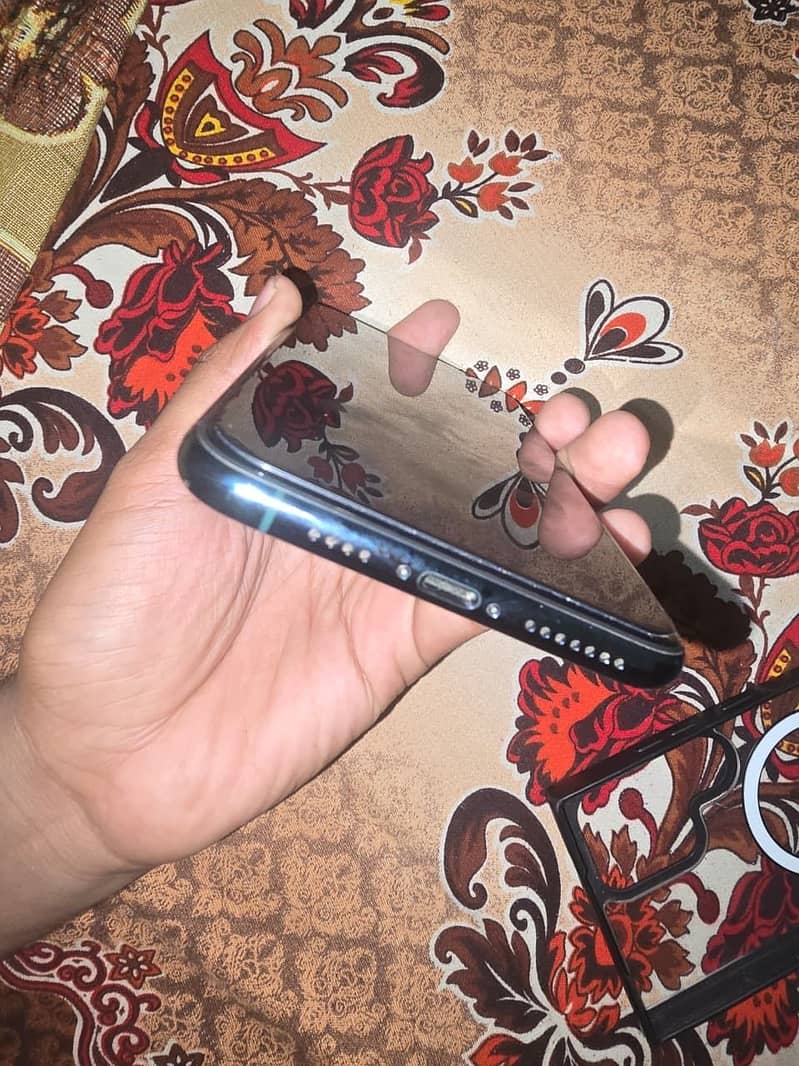 Apple iPhone 11 Pro Max 4