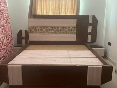 Bed/bed set/wood bed/dressing table