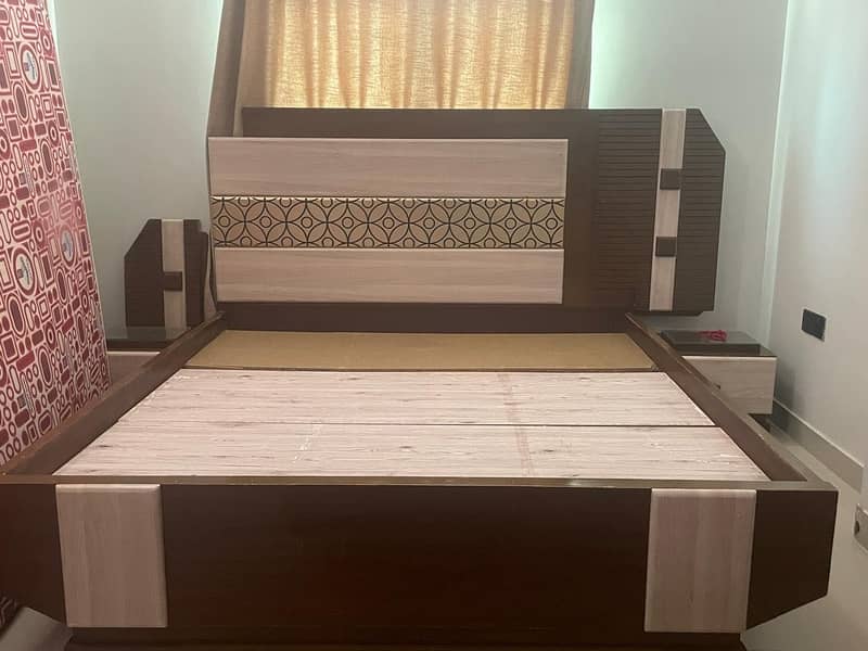 Bed/bed set/wood bed/dressing table 0