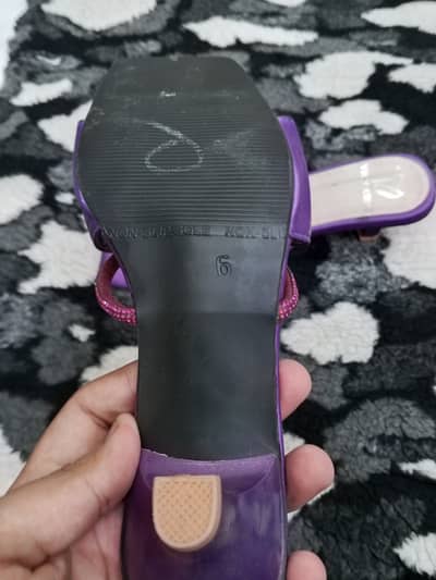 4 heels in 6000 36 size Pakistani size