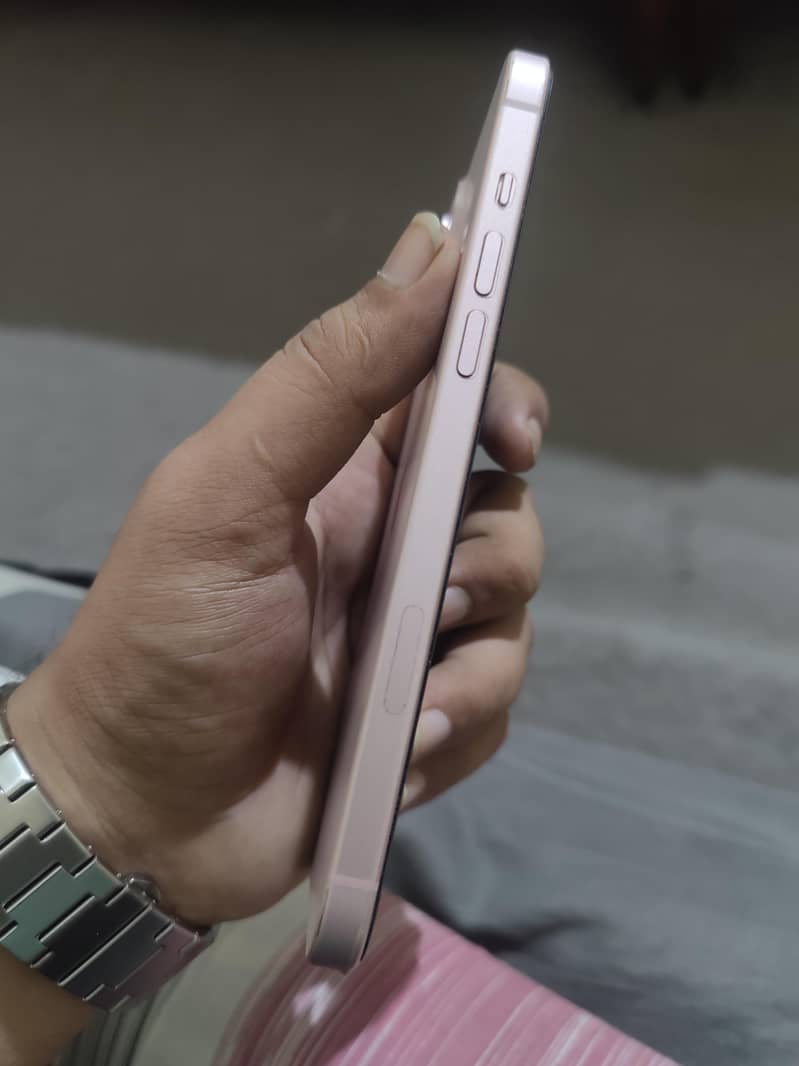 Apple iPhone 15 plus 4