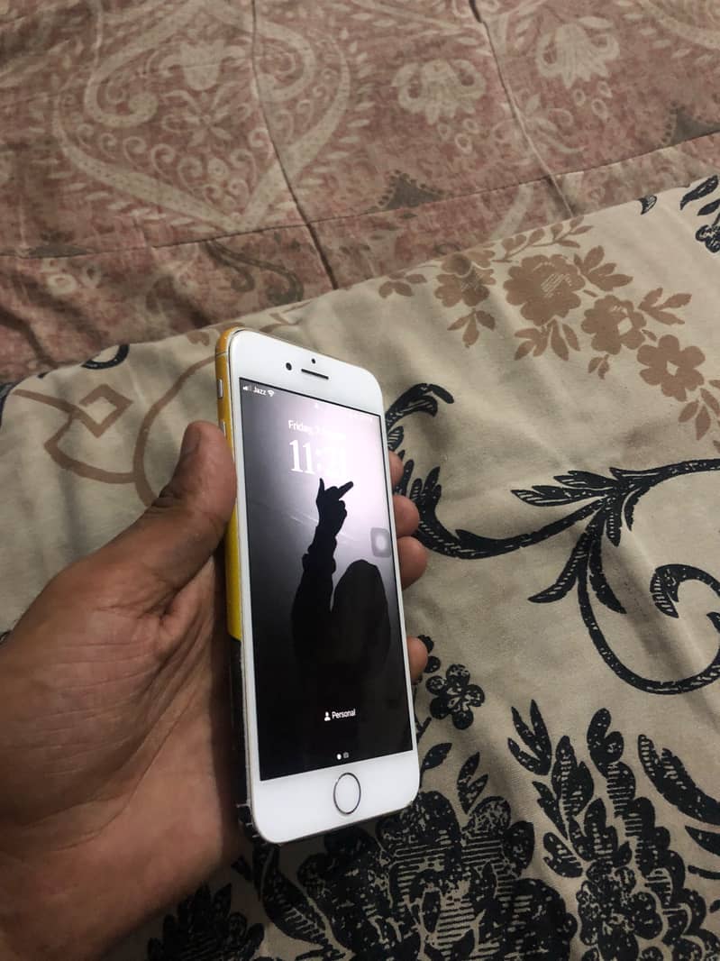 Apple iPhone 8 1