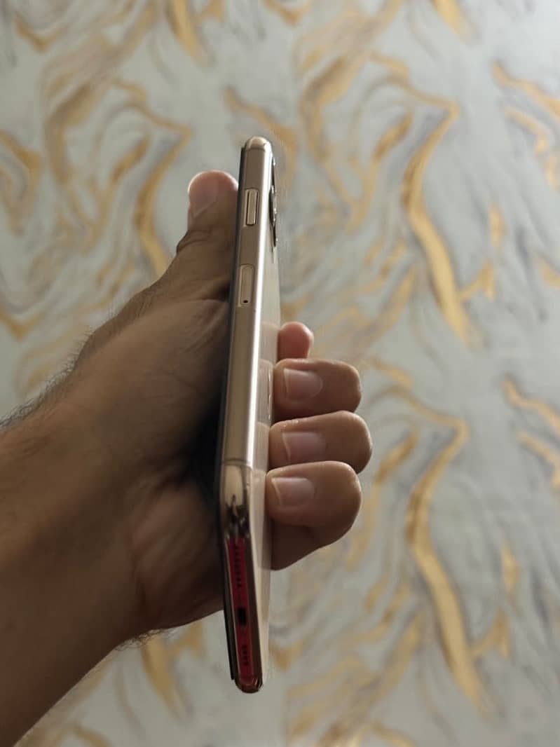 Apple iPhone 11 Pro Max 0