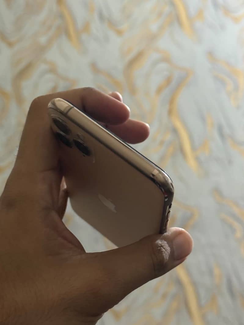 Apple iPhone 11 Pro Max 1