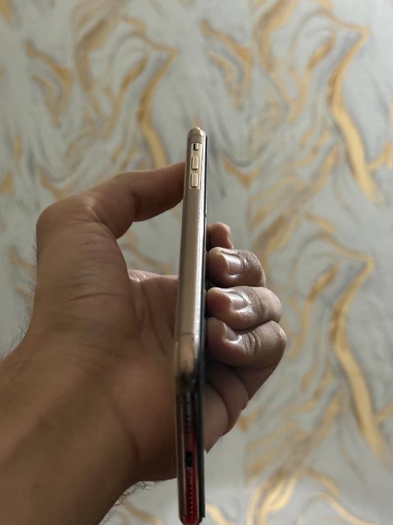 Apple iPhone 11 Pro Max 4