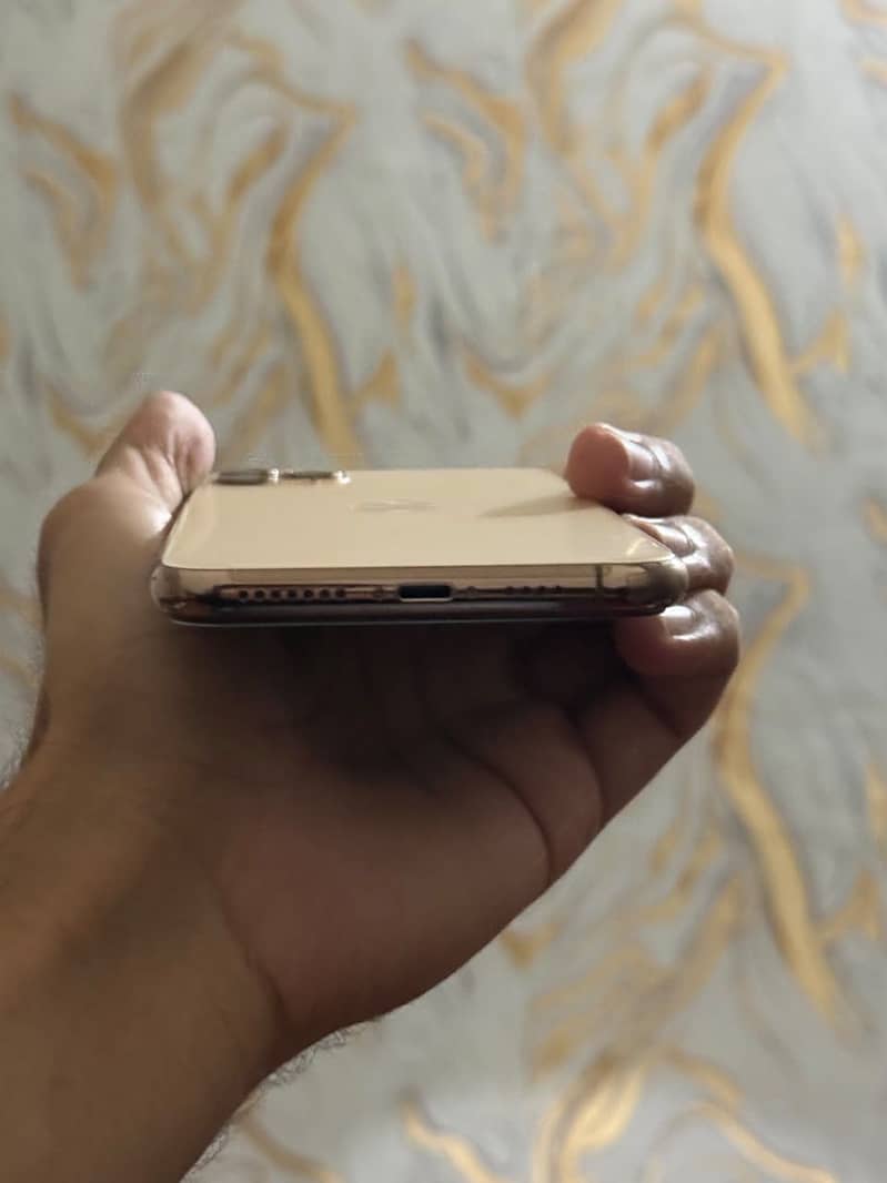 Apple iPhone 11 Pro Max 5