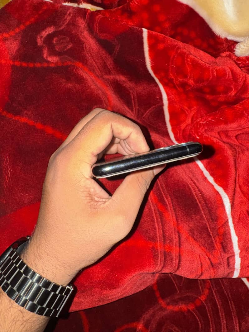 Apple iPhone 11 Pro Max 2