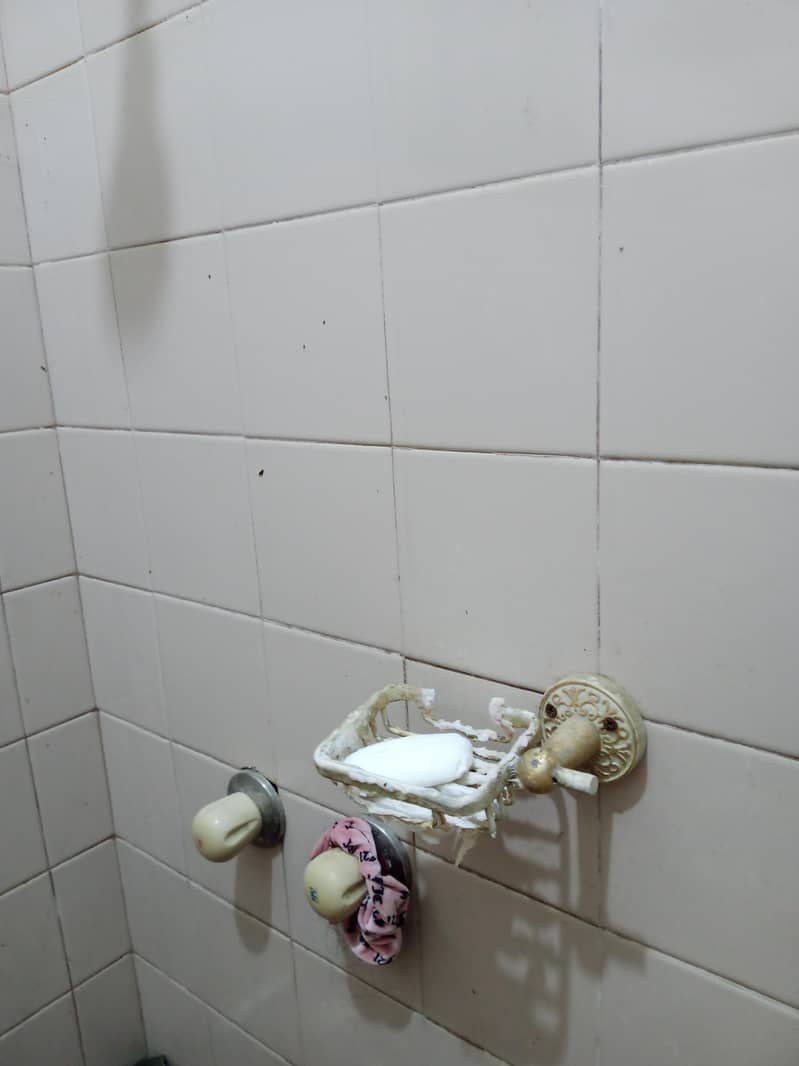 2 complete bathroom sets with mirrors 2