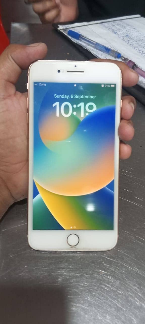 Apple iPhone 8 Plus 1