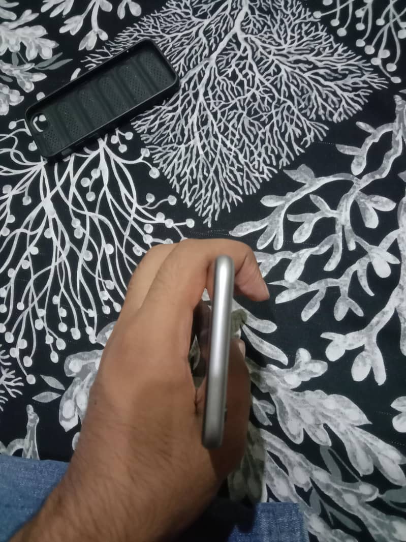 Apple iPhone 6S 6