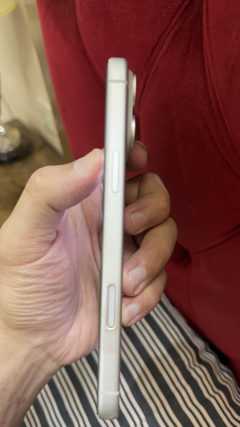 Apple iPhone 17 Pro Max 4