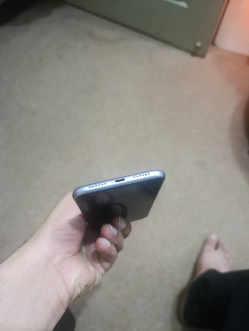 Apple iPhone 11 3