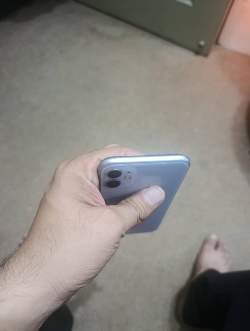 Apple iPhone 11 4