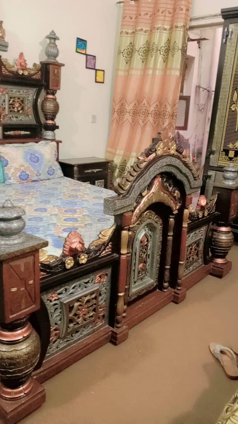 bed and dressing 0