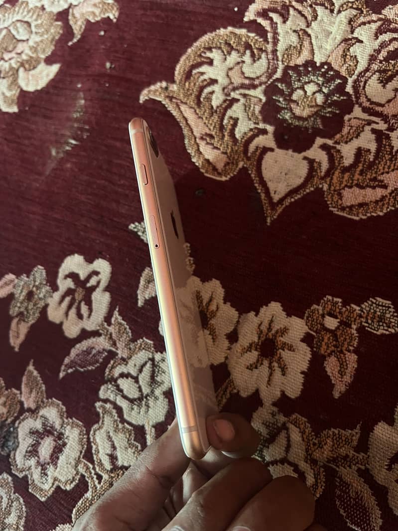 Apple iPhone 8 Plus 5