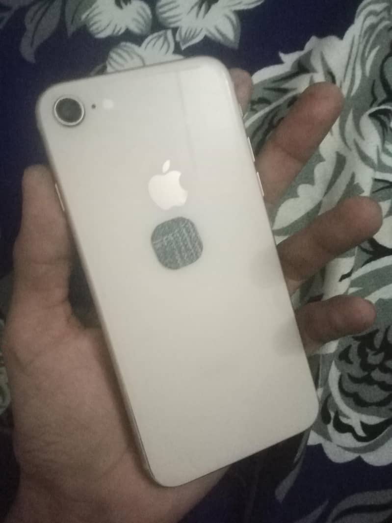Apple iPhone 8 1
