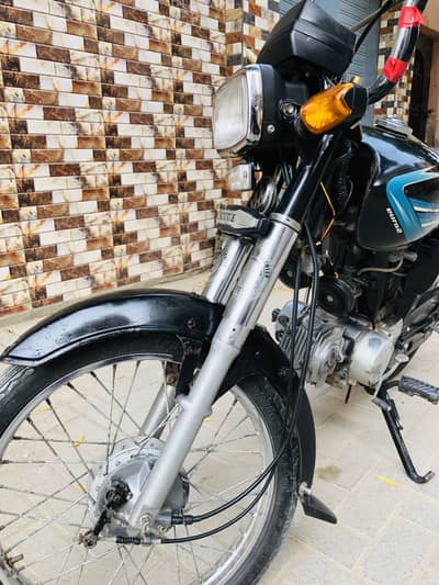 UNIQUE BIKE 2015 MODEL HAII GARII OK HAIII PURII ENGINE HAR CHEEZ