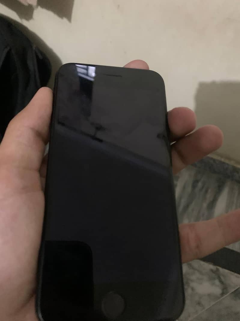 Apple iPhone SE 2 1