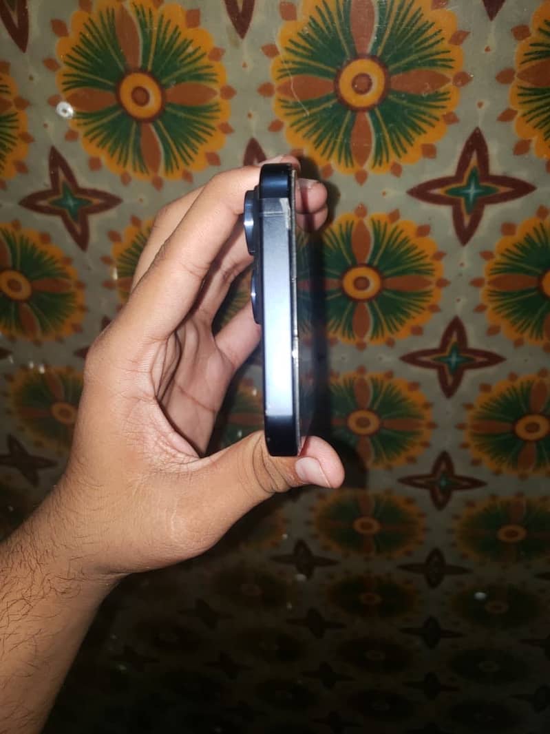 Apple iPhone 15 Pro Max 3