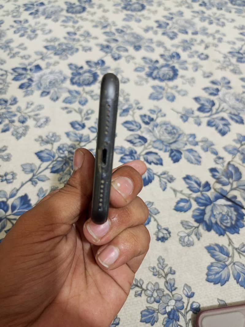 Apple iPhone 11 9