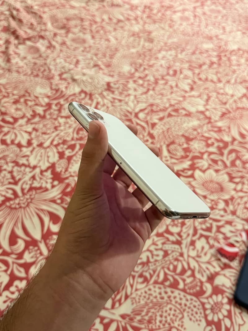 Apple iPhone 11 Pro 1