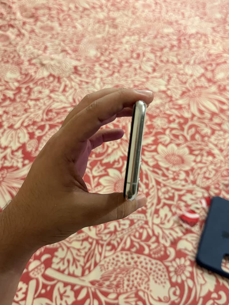 Apple iPhone 11 Pro 2