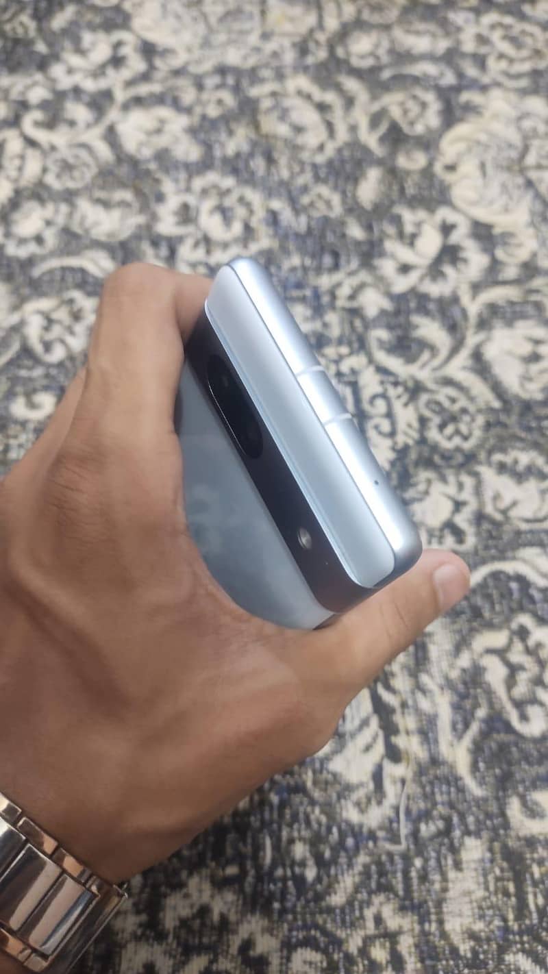 Google Pixel 7a 2