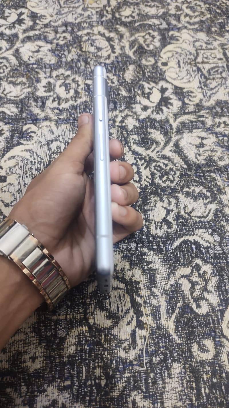 Google Pixel 7a 5