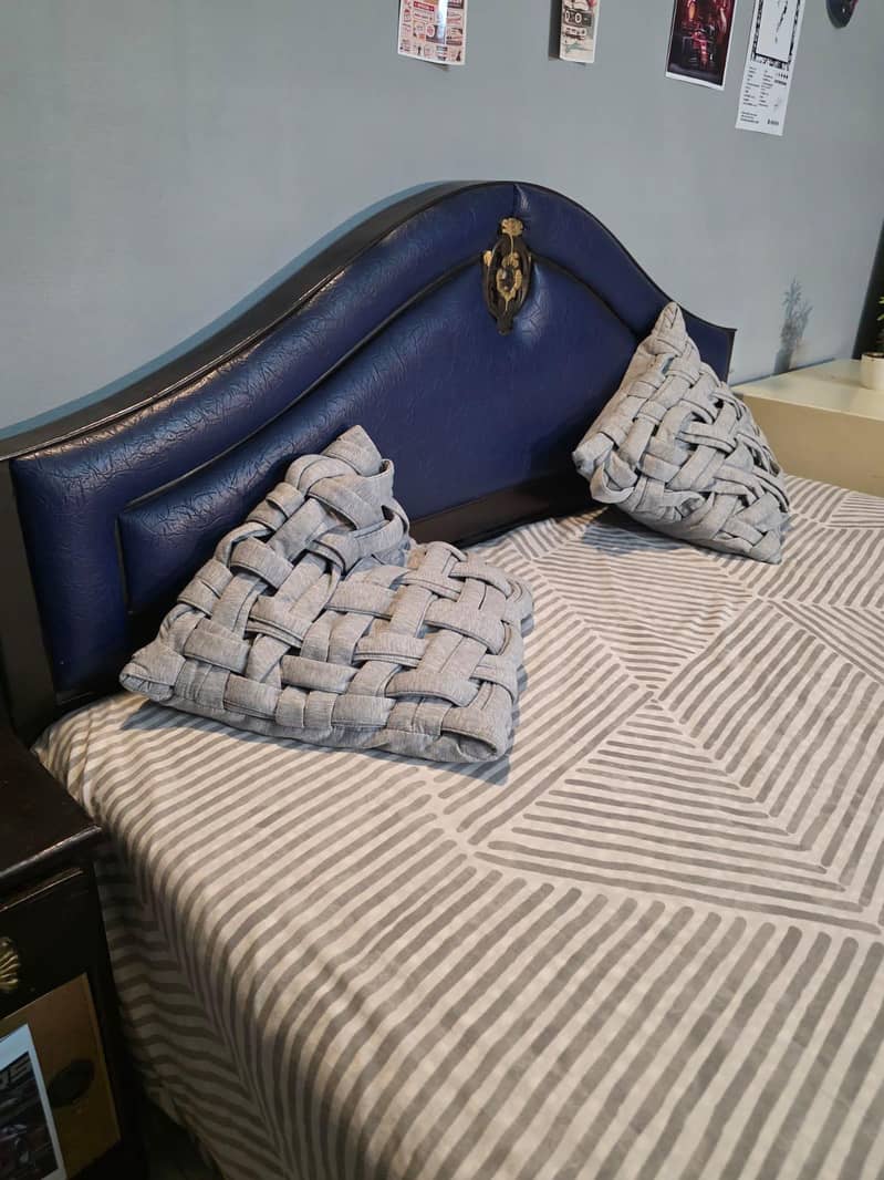 Queen Size Bed 5