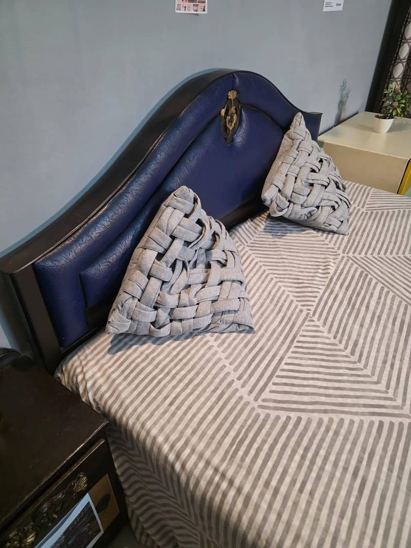 Queen Size Bed 6