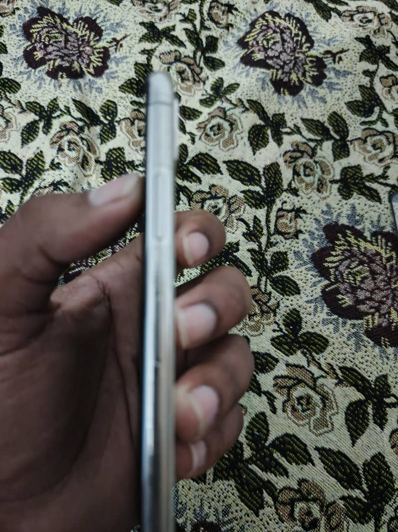 Apple iPhone X 5
