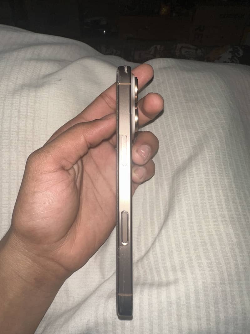 iPhone 16 Pro jv 3