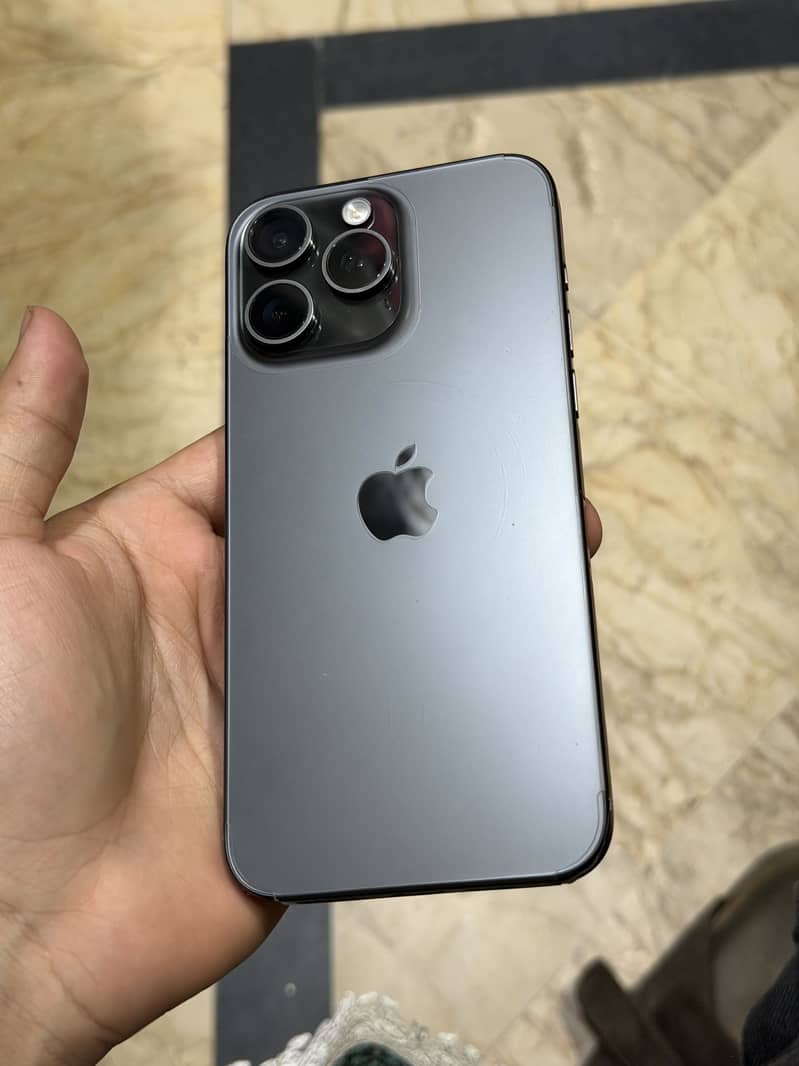 Apple iPhone 15 Pro Max 1