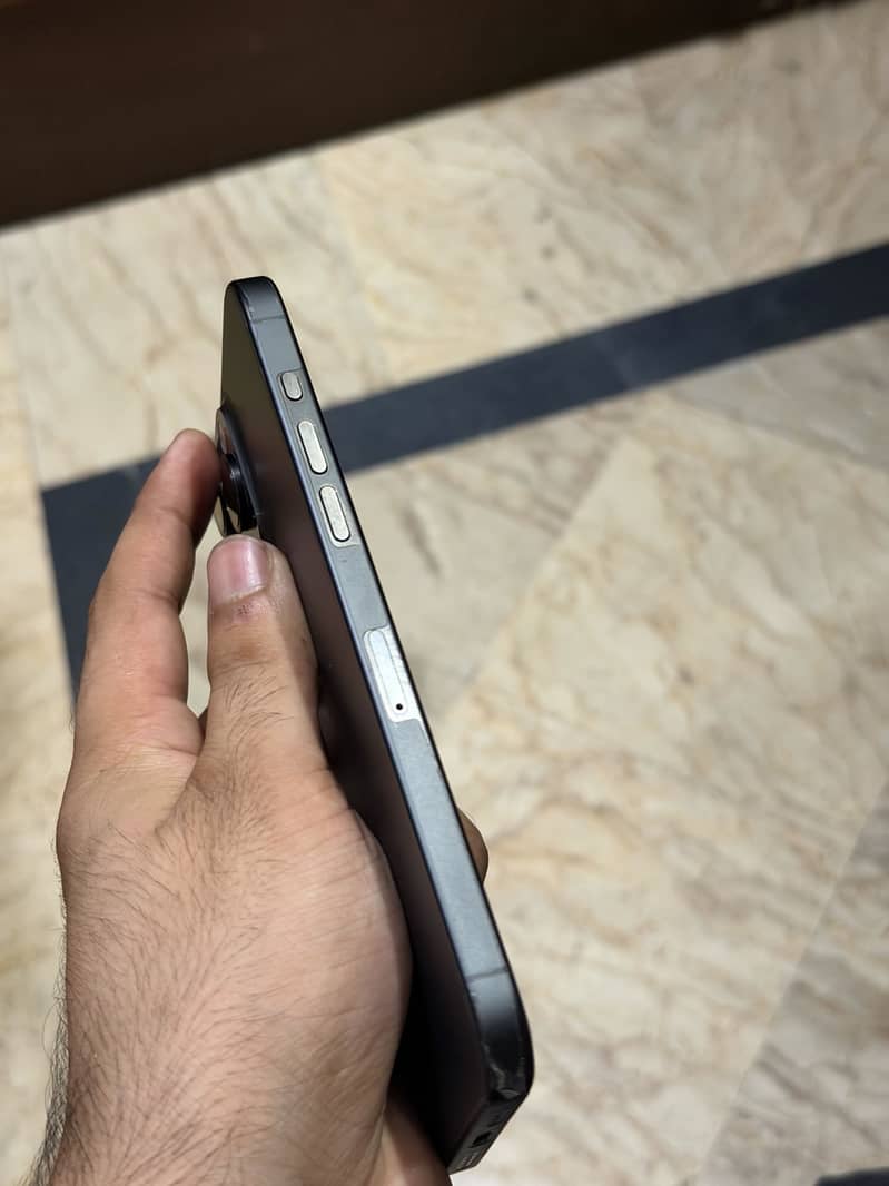 Apple iPhone 15 Pro Max 3