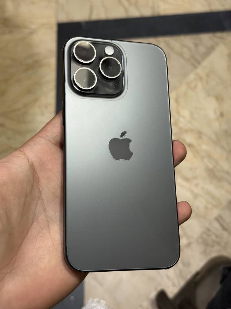 Apple iPhone 15 Pro Max 6