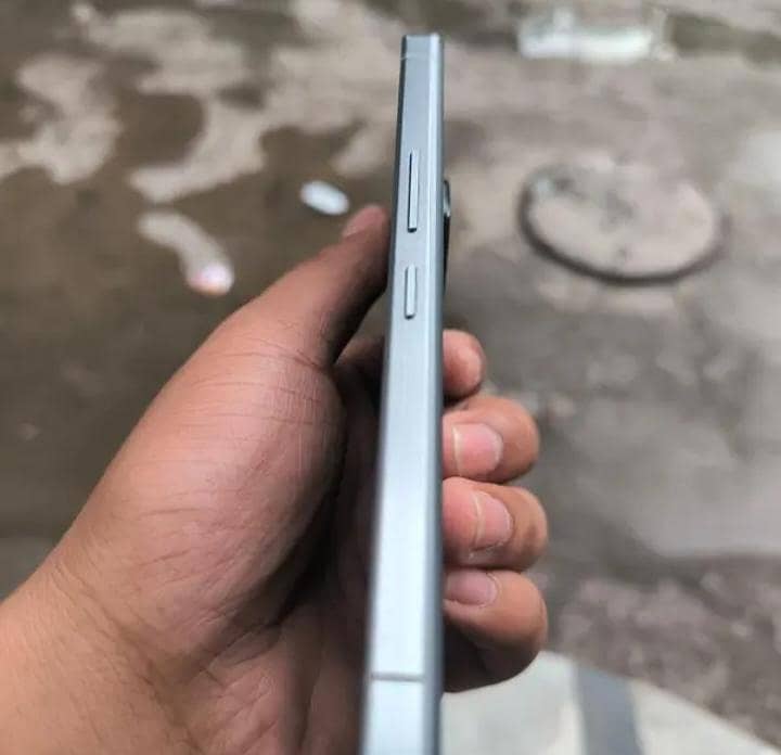 Sharp Aquos Sense7 2