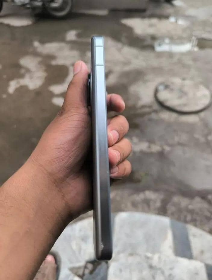 Sharp Aquos Sense7 3