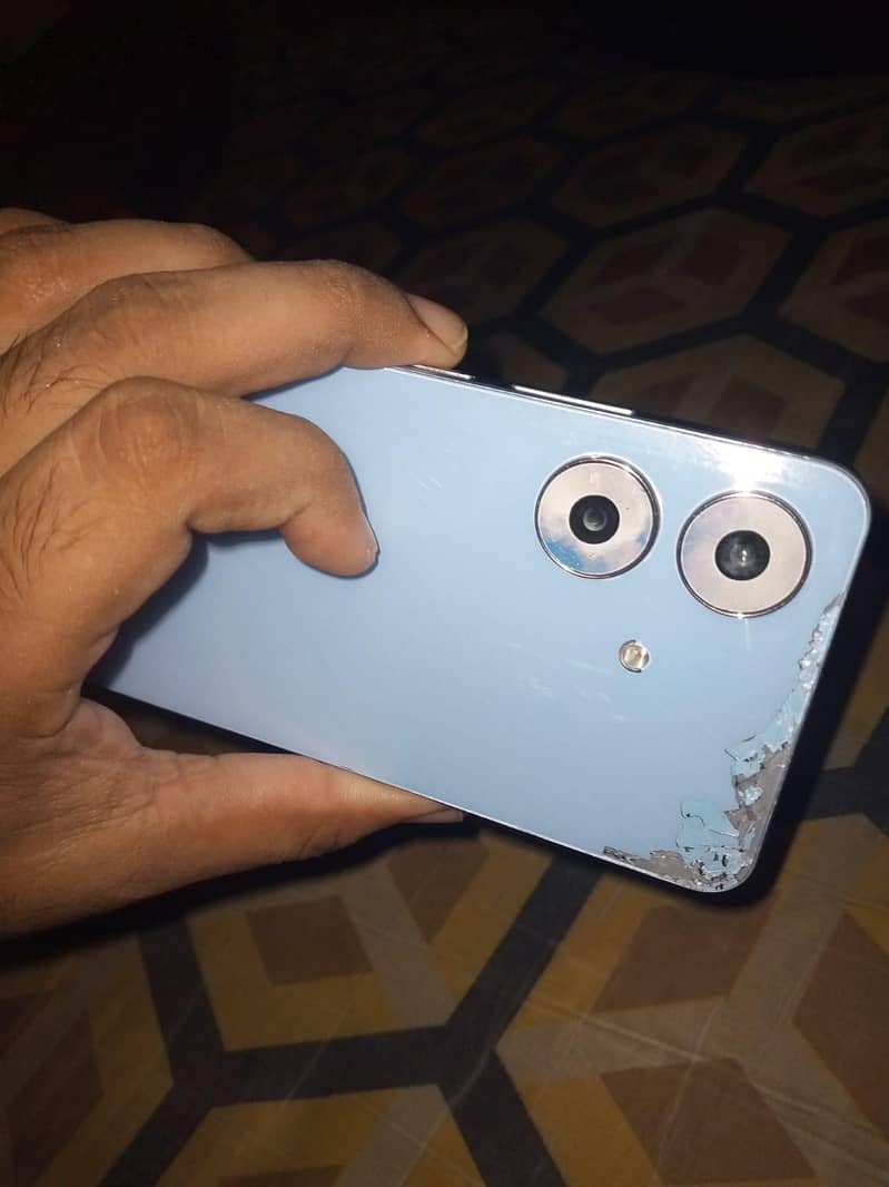 Realme Note 60 4
