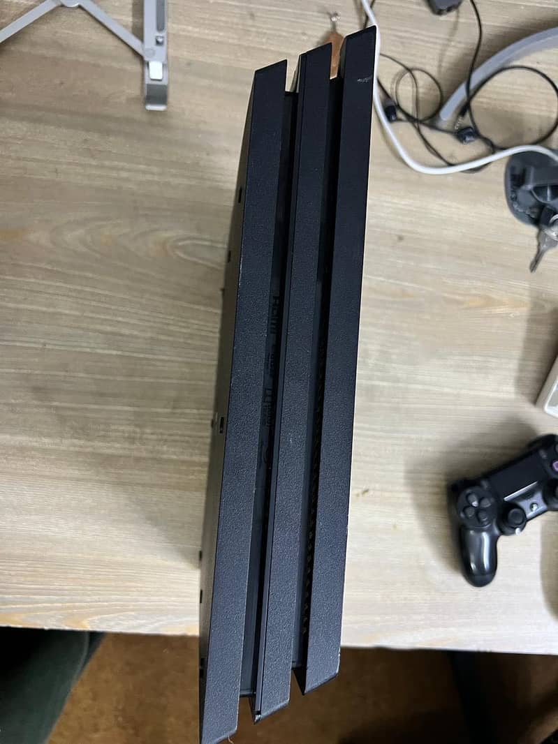 Ps4 Pro Good condition 4