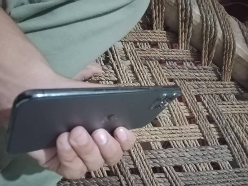 Apple iPhone 11 Pro Max 2