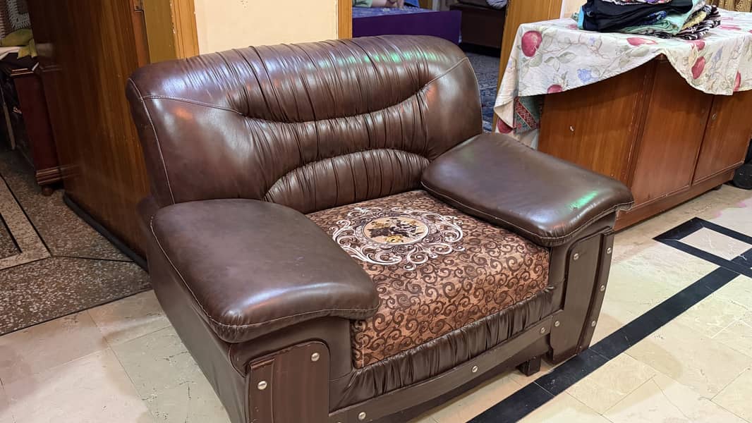 Good condition sofa set 1