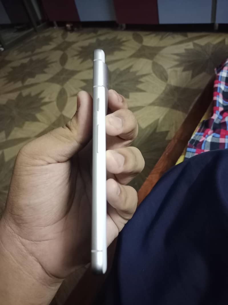 Google Pixel 7 4