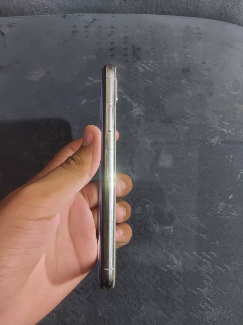 Apple iPhone X 3