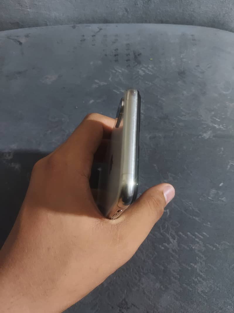 Apple iPhone X 4