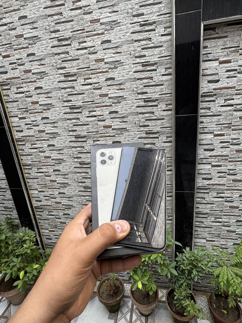 Apple iPhone 11 Pro Max 1