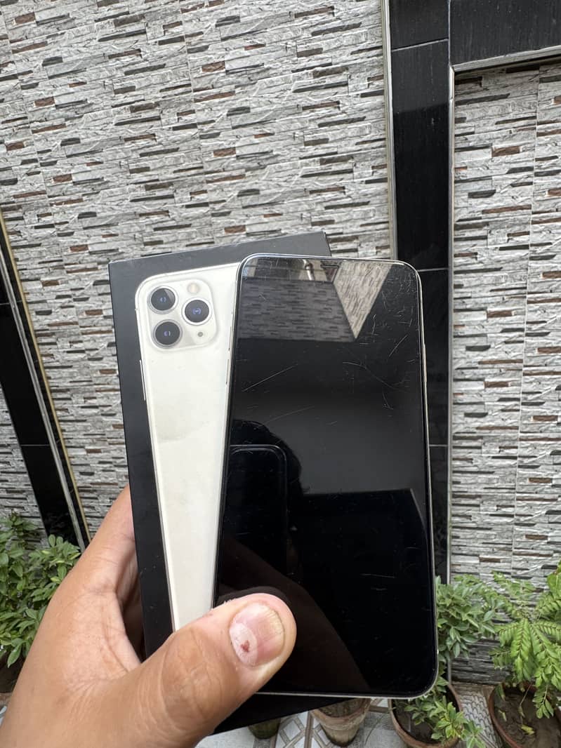 Apple iPhone 11 Pro Max 2