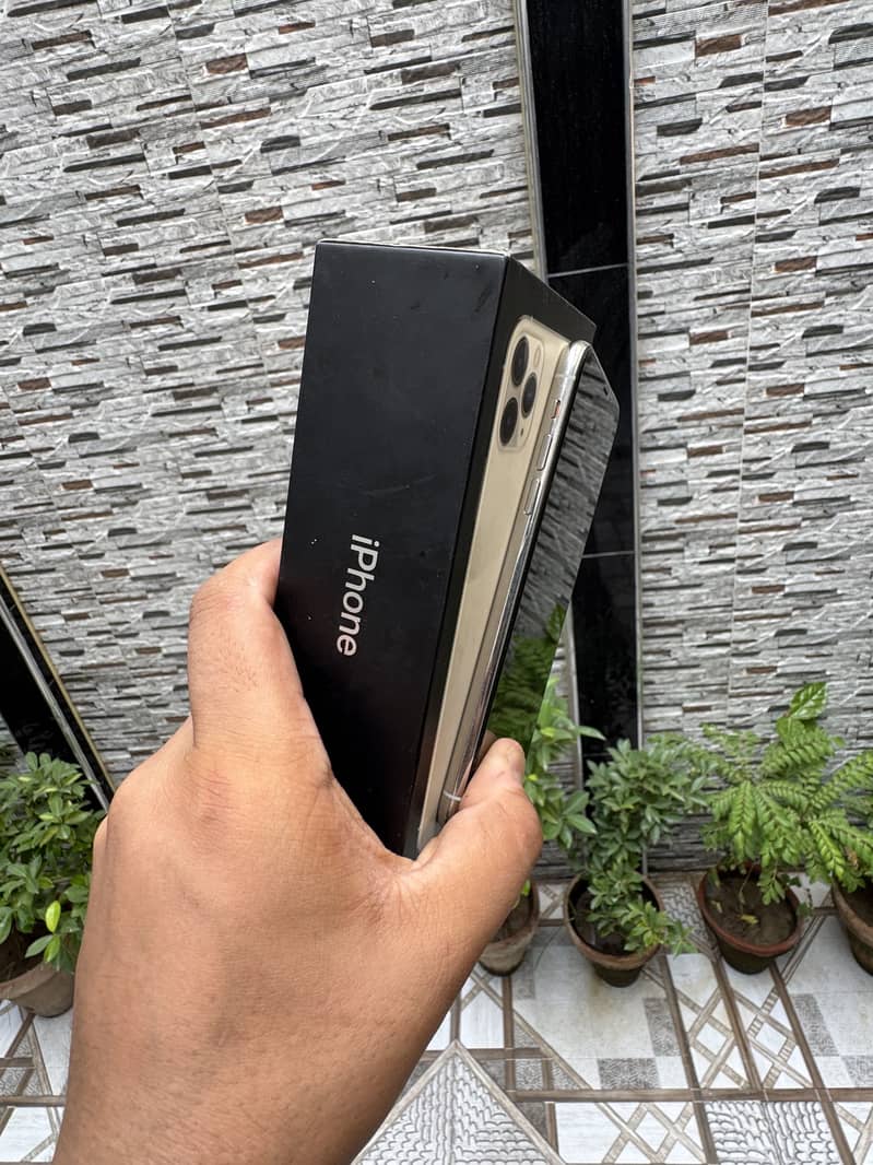 Apple iPhone 11 Pro Max 5