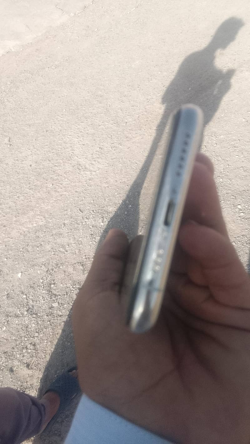 Apple iPhone 11 Pro 2